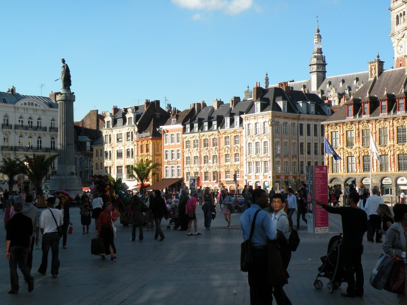  façades de la Grand'place éclairées par le soleil